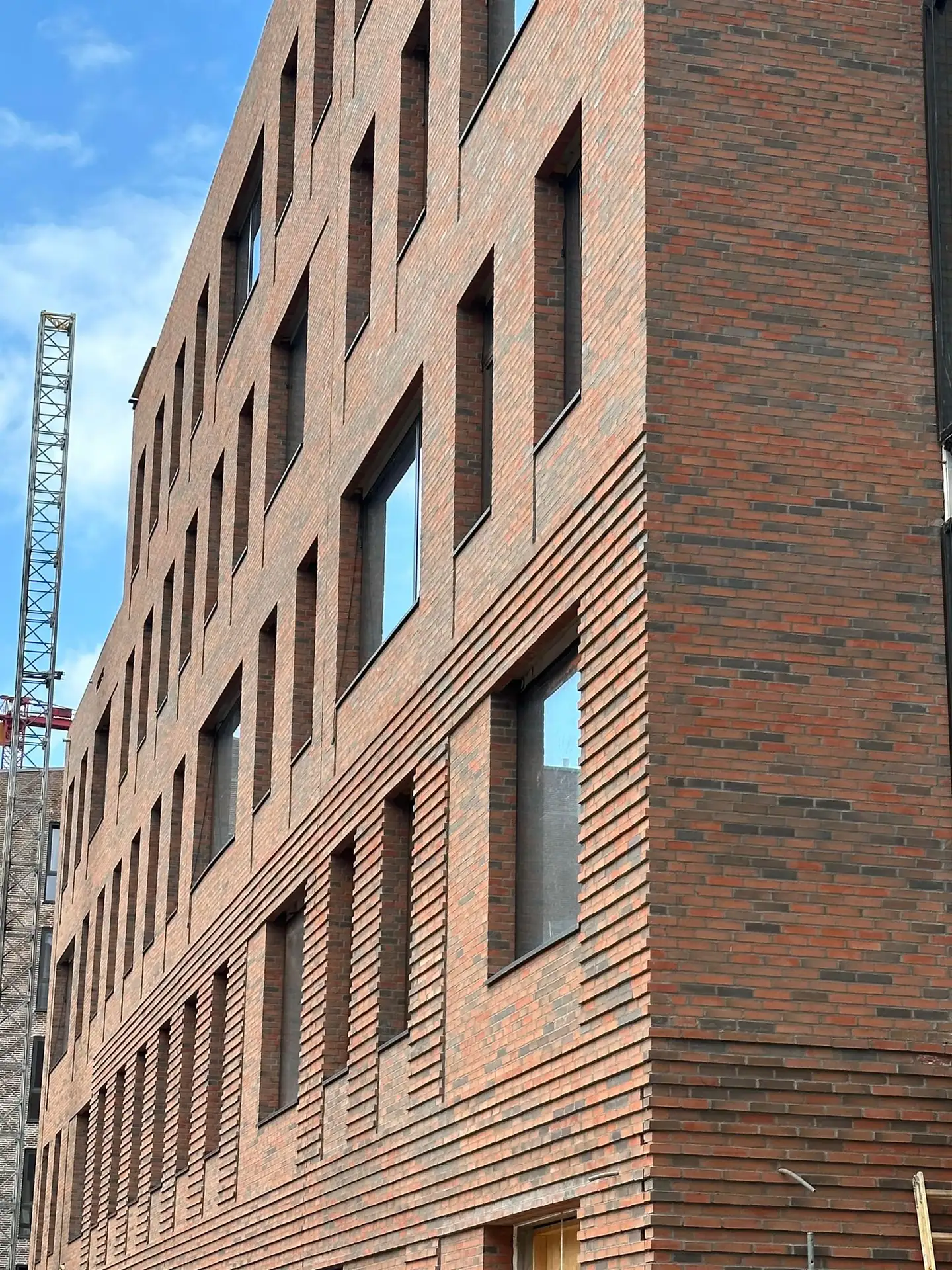 Facade i nybygget etageejendom
